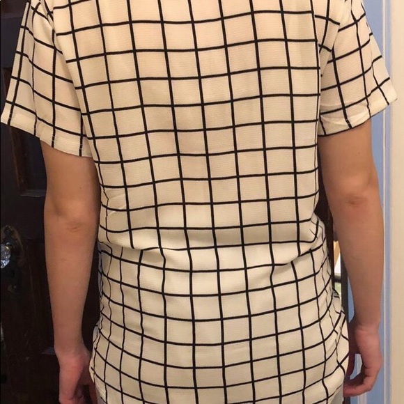 Feels like rayon or polyester and loose size small - Picture 2 of 4